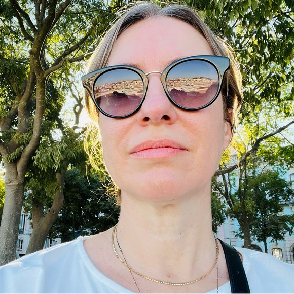 Meet your Posher, Sophie - Picture 1 of 1